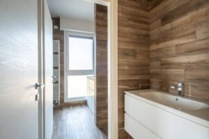 Foto di particolare bagno con lavandino e finestra in Nuova costruzione Via Rivani 37 Bologna